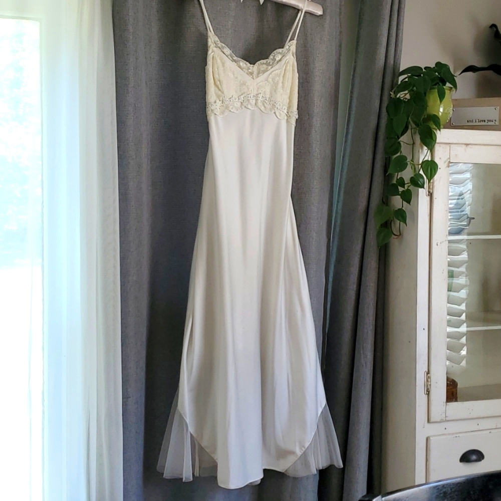NWT Bridal Nightie. Sz M Never Worn.